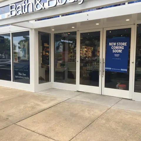 Retail storefront